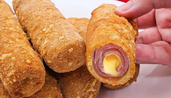 Enroladinho de queijo e presunto crocante, com massa de pastel