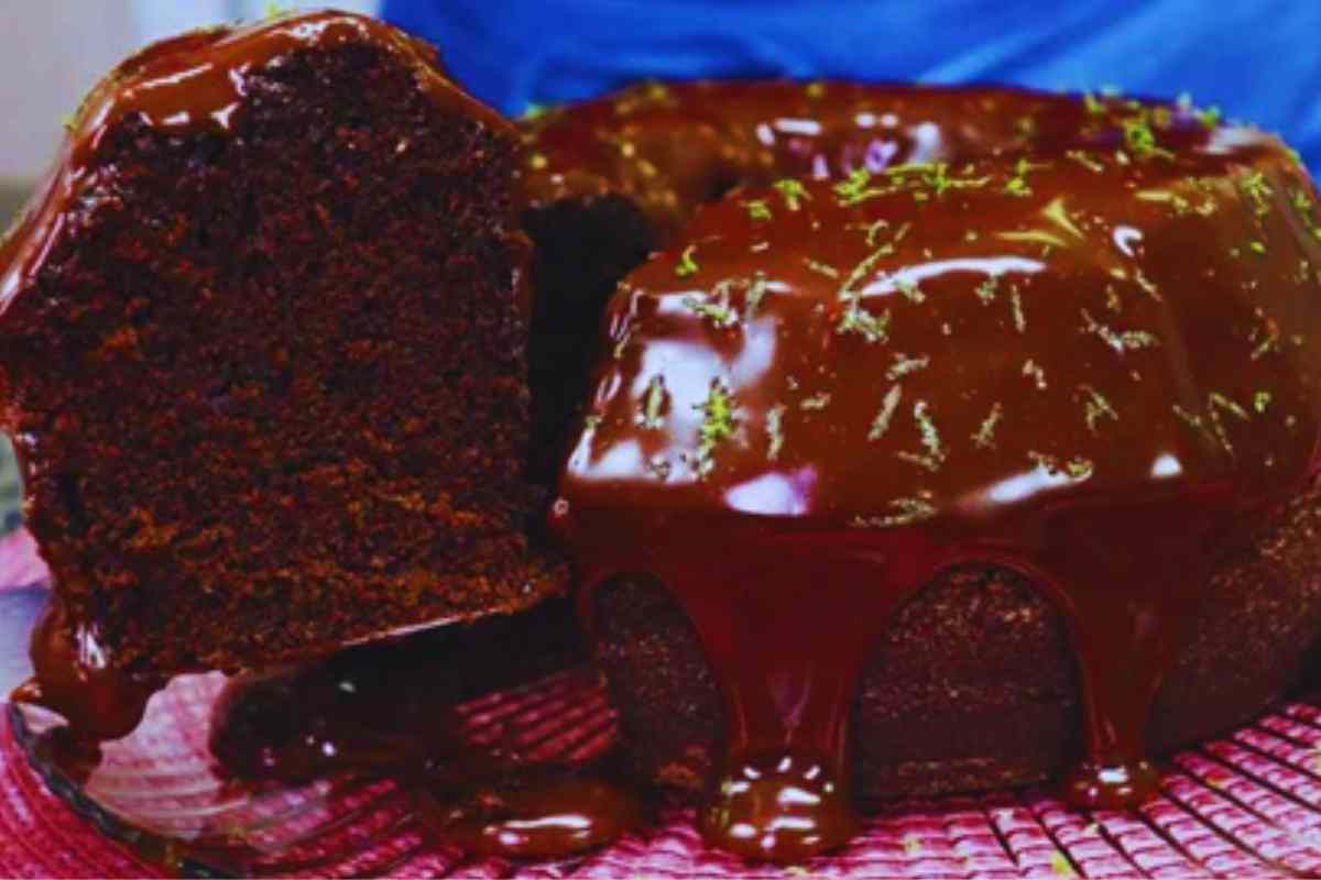 Bolo de chocolate super molhadinho! Com recheio cremoso 3