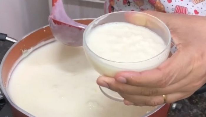 Canjica com chocolate branco muito cremosa deliciosa e fácil