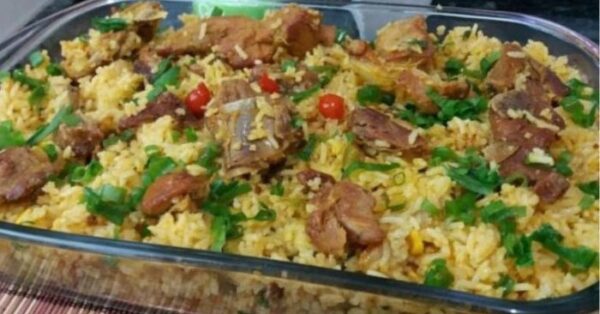 Arroz com costelinha suína caipira Receitinha fácil e deliciosa