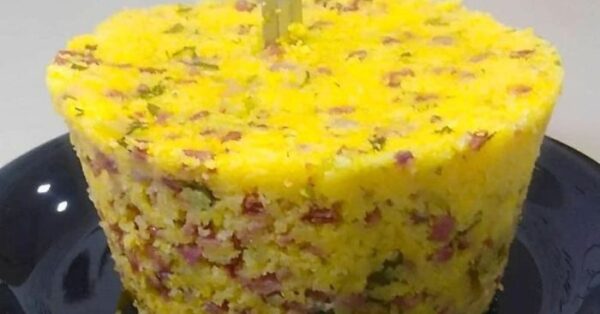 Cuscuz simples temperado rápido feito em apenas 15 minutos