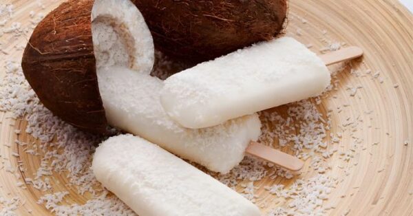 Picolé cremoso de coco caseiro a Criançada adora essa receita