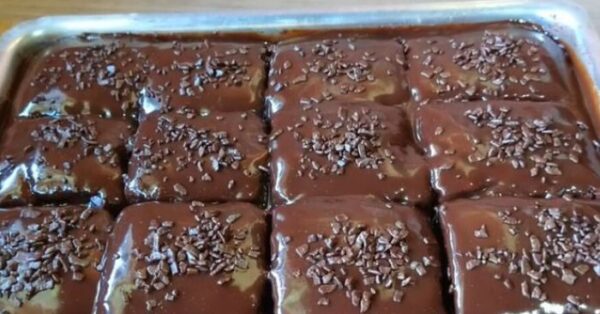 Bolo de nescau no liquidificador fofinho e molhadinho