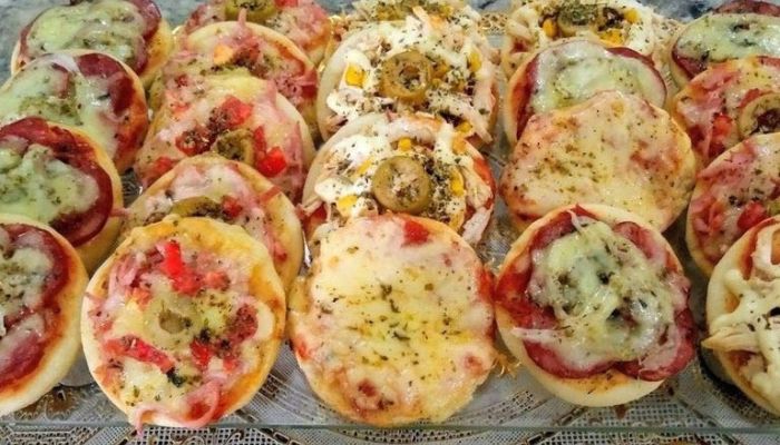 Essa mini pizza é o lanche perfeito para qualquer hora do dia