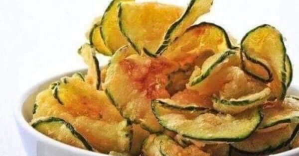 Chips de abobrinha com parmesão tira gosto saudável e delicioso