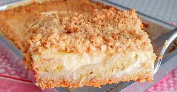 Torta de Banana Cremosa com Farofa que Encanta Toda a Família