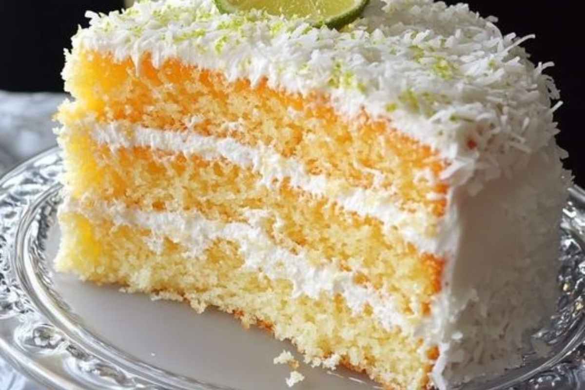 Bolo de Laranja com Creme de Coco e Raspas de Limão