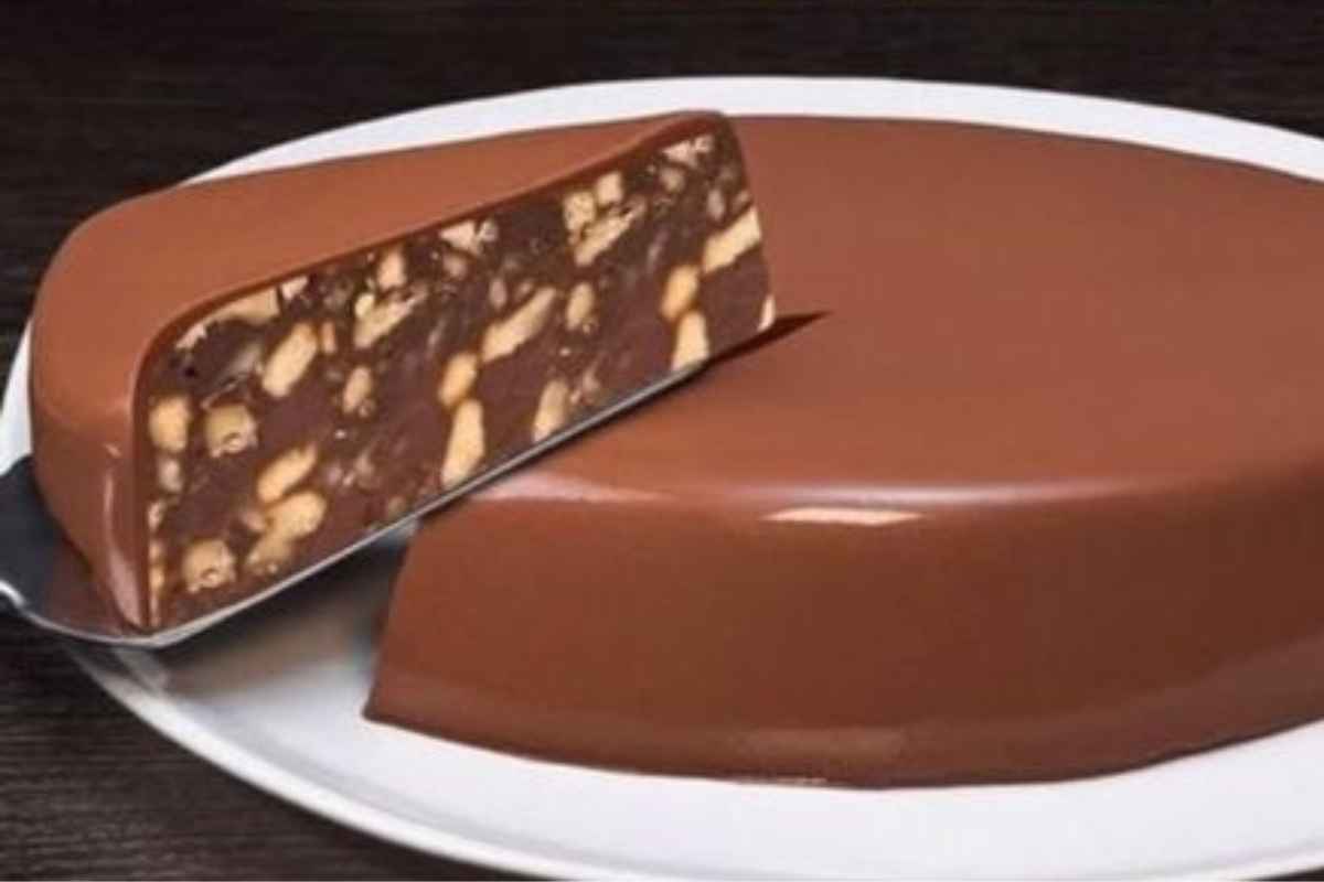 Sobremesa Deliciosa Com Camadas de Bolacha e Chocolate