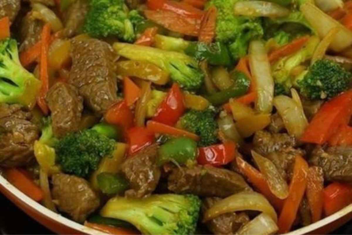 Tirinhas de Carne Chinesa ao Molho Especial fica uma delícia