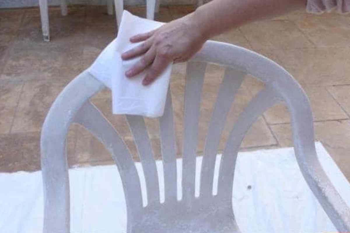 Como Limpar Mesas e Cadeiras de Plástico! Dicas Simples e Eficazes para Restaurar Seu Mobiliário de Jardim