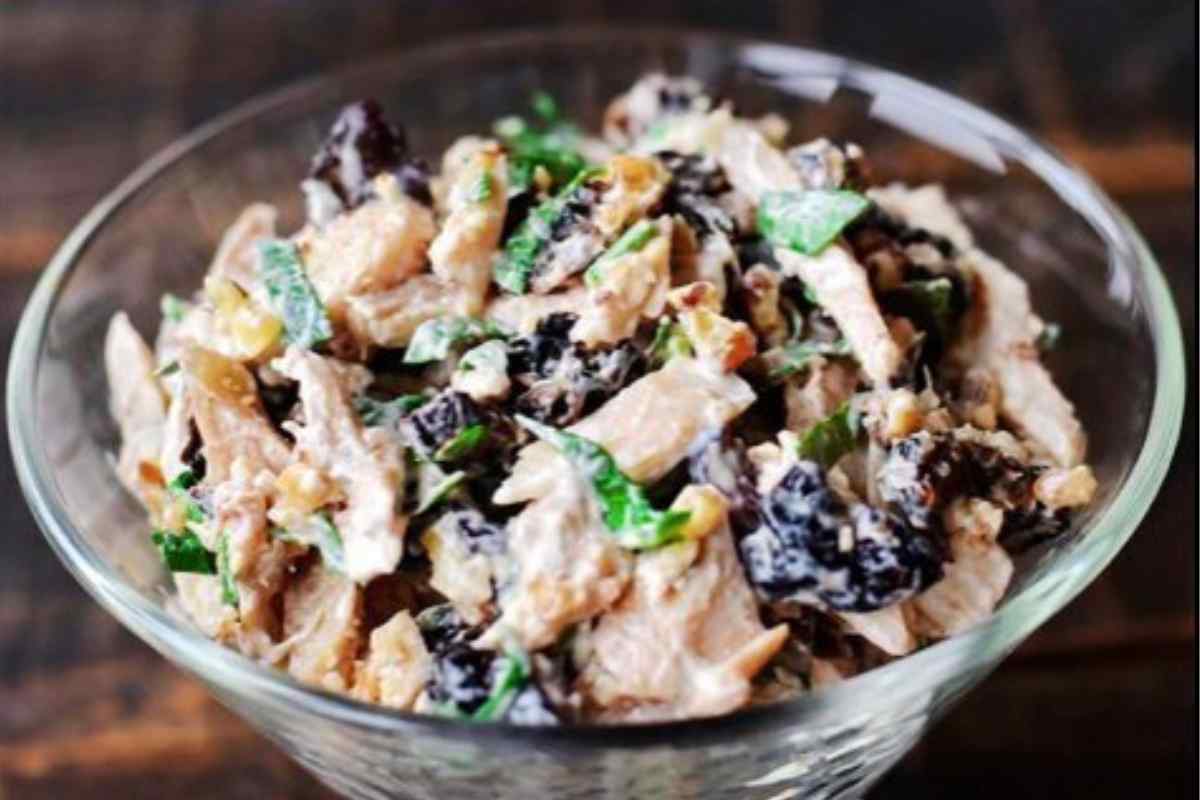 Salada de Frango com Ameixas Secas! Receita Irresistível e Cheia de Sabor