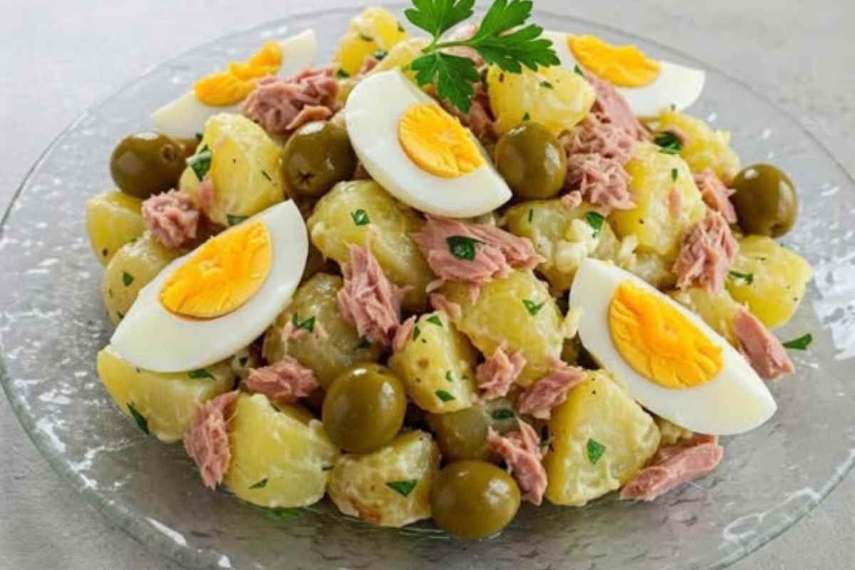 Salada de Batatas com Atum e Ovos! Receita Saborosa e Versátil Para Diversas Ocasiões